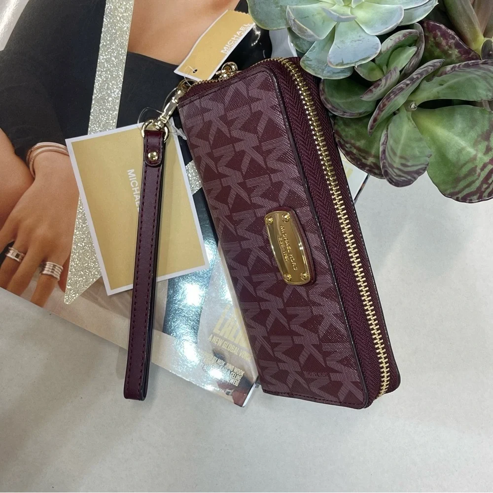 (new+tag) Michael Kors wristlet signature monogram large flat phone case…